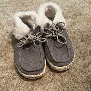 Cozy Gray Womens Shoes with Faux Fur Lining off brand of Hey dudes